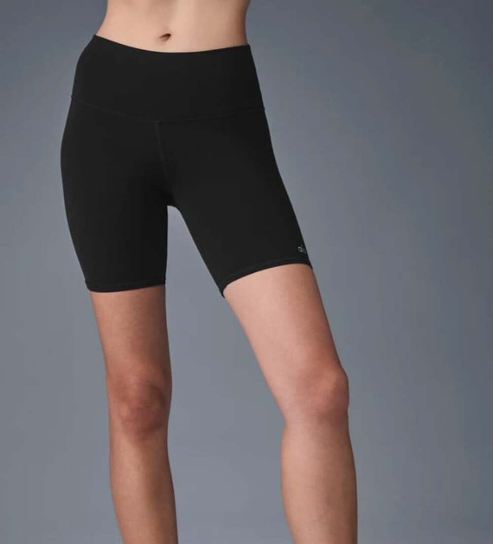 Alo Yoga Airbrush 7" High-Waist Biker Short in Black Size Small